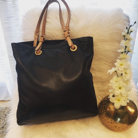 Michael Kors Handbags - Authentic MK tote